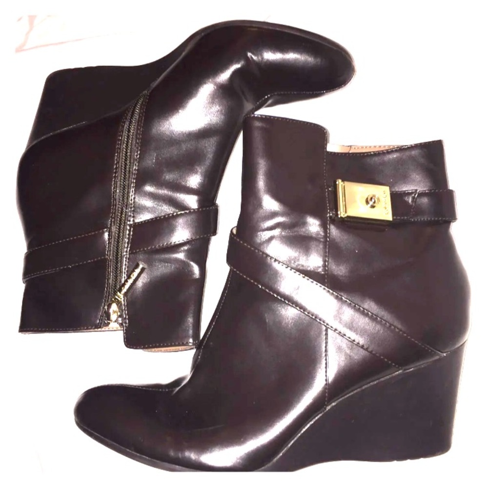 Calvin Klein - Gianna Wedge Booties